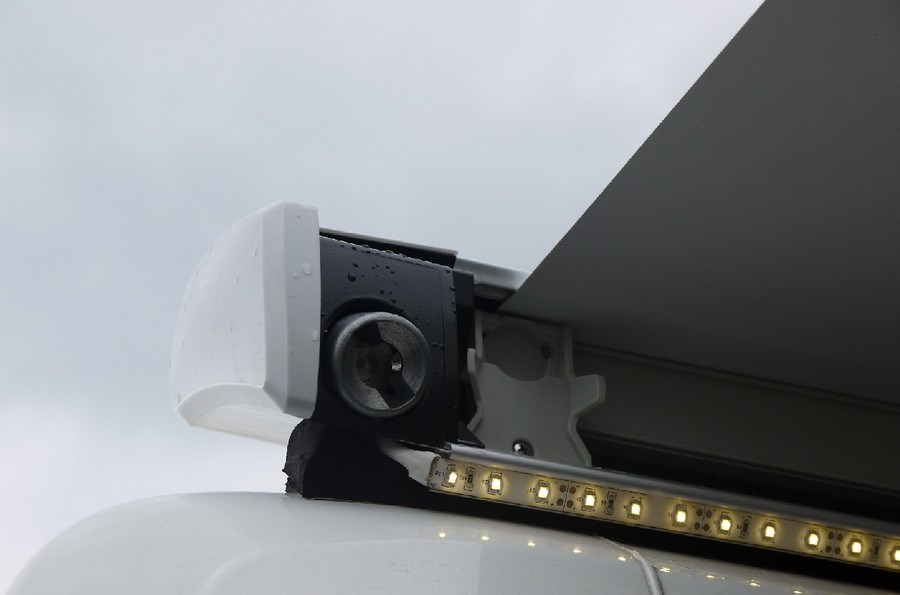 491306_sized_900x600_rev_12.jpg Thule Tent Led Mounting Rail per 6200/6300/9200 Anthracite - 301664 - immagine 1